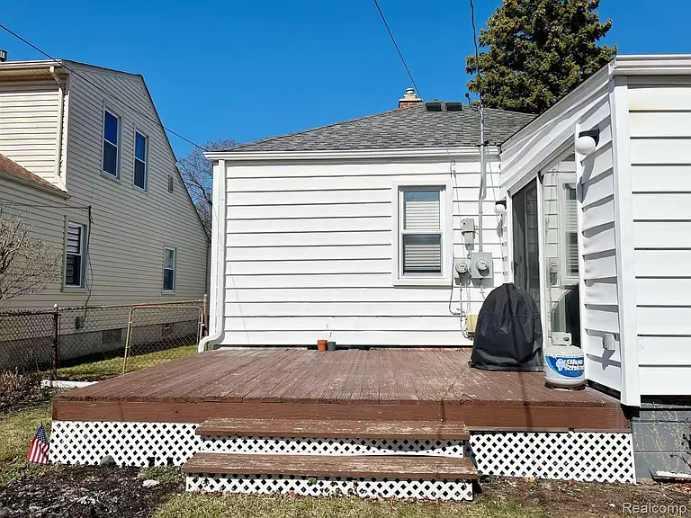 3303 Chester Rd — Photo 2