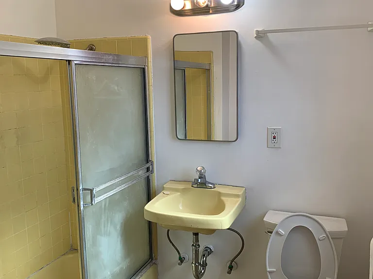 456 E Hullett St #4 — Photo 2