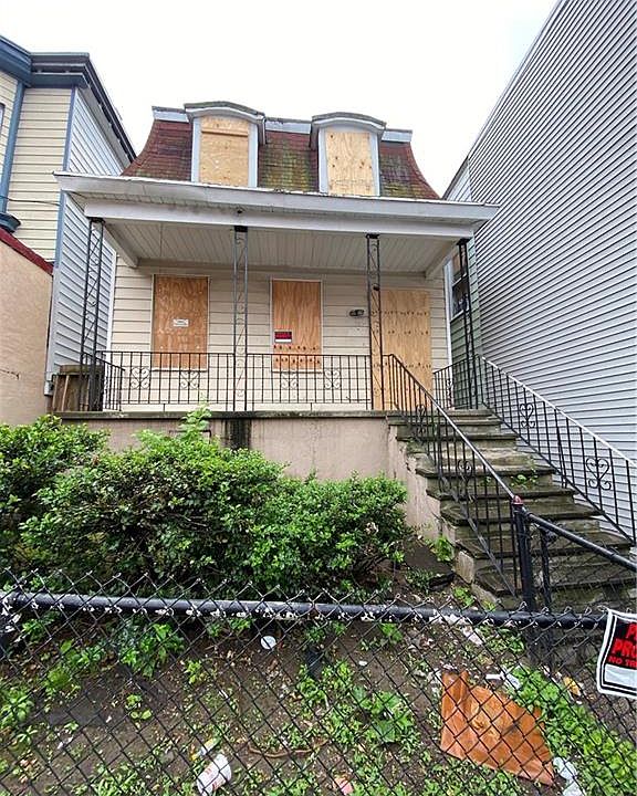 1st image of 160 Elm St