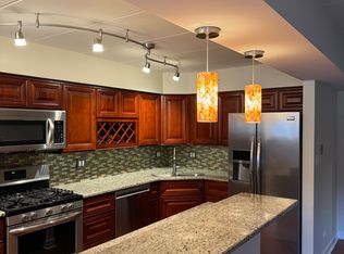 8807 S 79th Ave APT 13, Hickory Hills, IL 60457