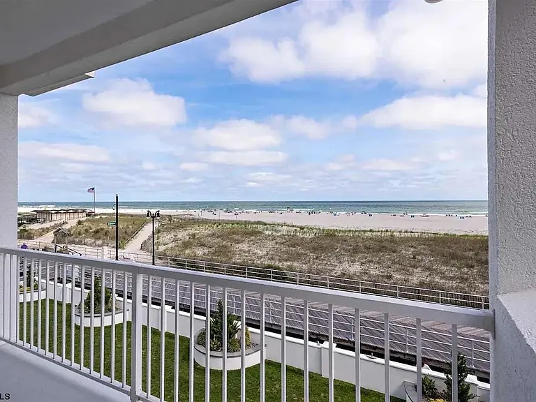 4501 Boardwalk #B — Photo 16