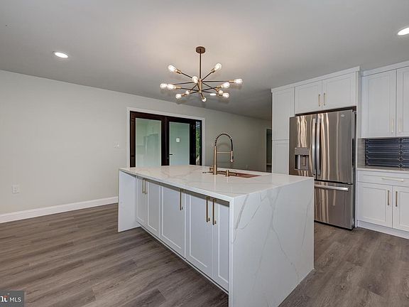 5th image of 2429 Sunnyhill Ave