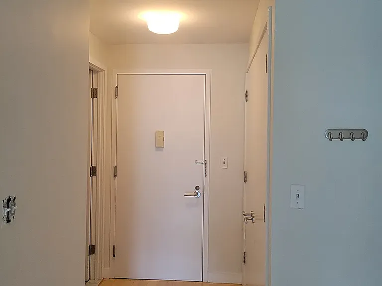 252 E 2nd St #4H — Photo 3