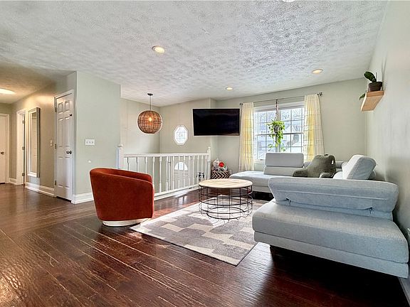 3rd image of 110 W McQuistion Rd