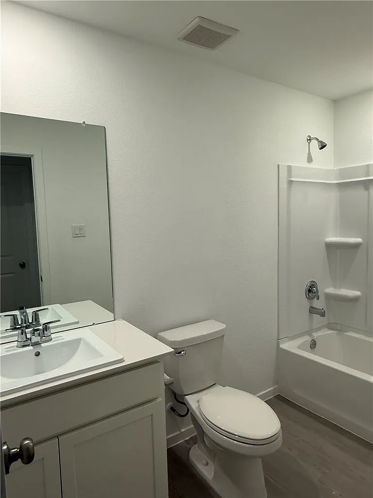 3 bed, 1269 sqft, $1,995 — Photo 3