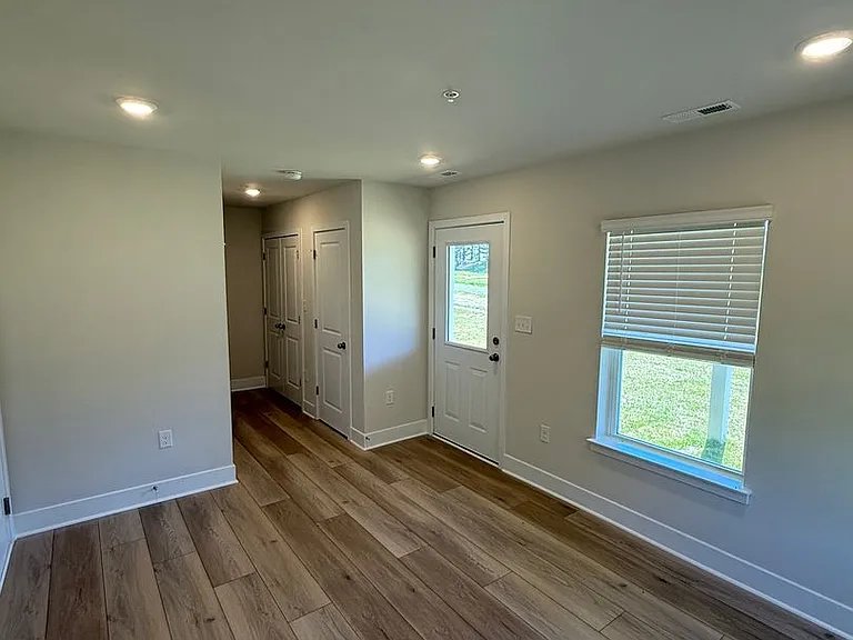 2102 Winterberry Ln — Photo 17