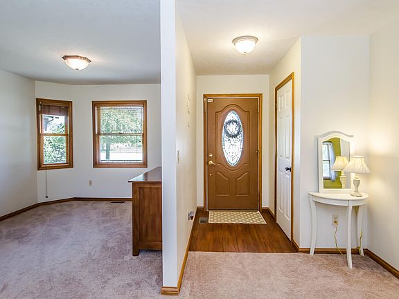 3rd image of 15 Edgewood Dr