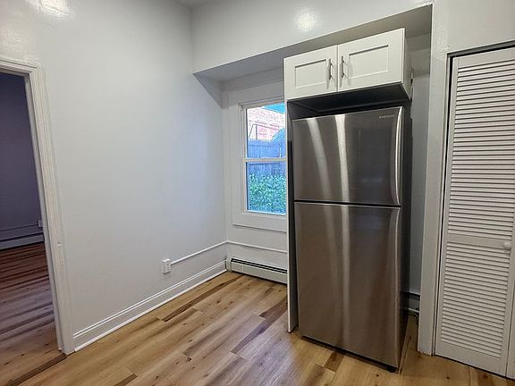 3rd image of 10 William St
