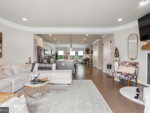 5th image of 262 Caulfield Ln