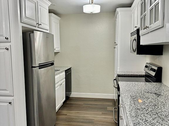 Kitchen has dishwasher.