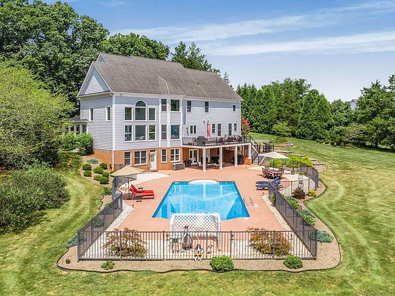 2nd image of 4110 Redwood Ln