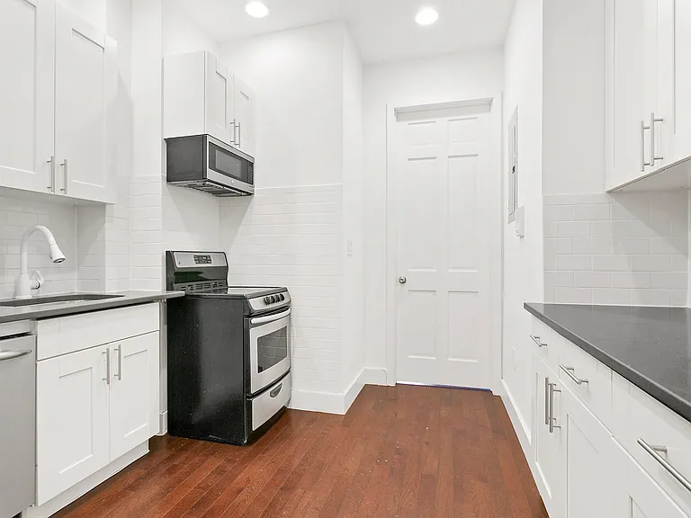 117 W 15th St #2B — Photo 4