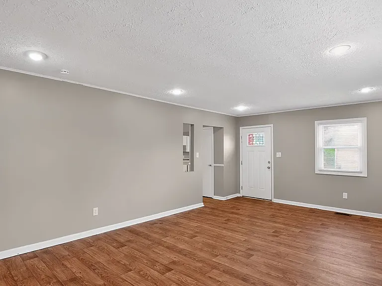 4366 Sawyer Ave — Photo 5