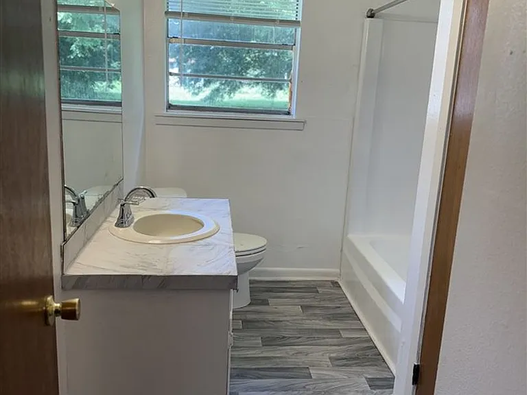2113 Meadowview Cir — Photo 12