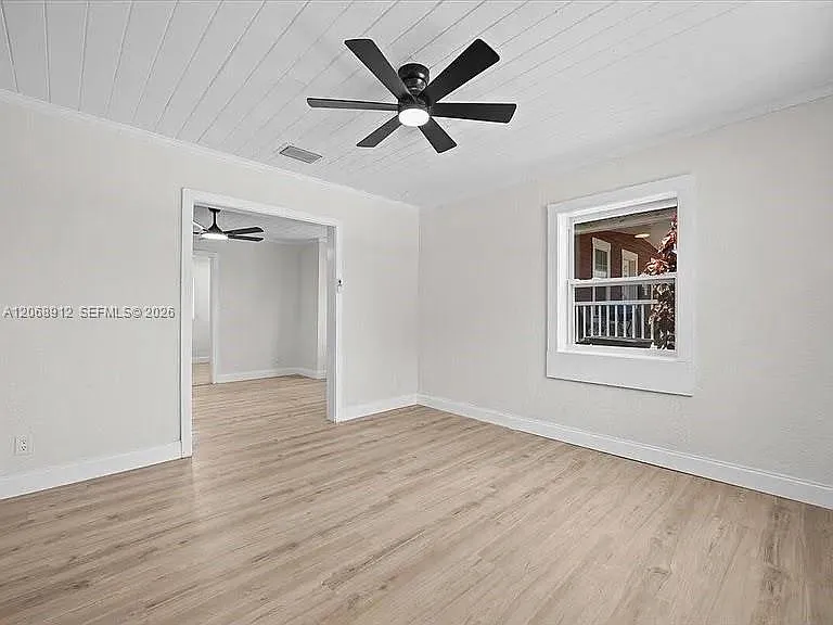 1031 22nd St — Photo 3