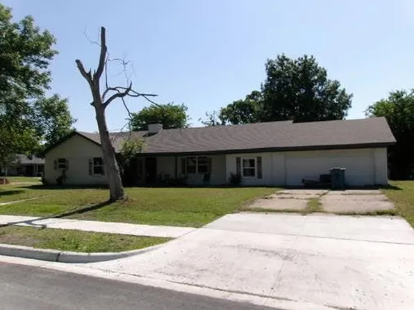 901 Crestview Dr, Kaufman, TX 75142