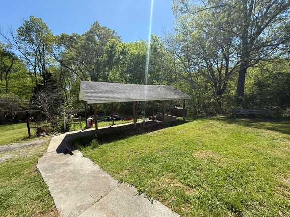 103 Schmitt Ln, Rossville, GA 30741