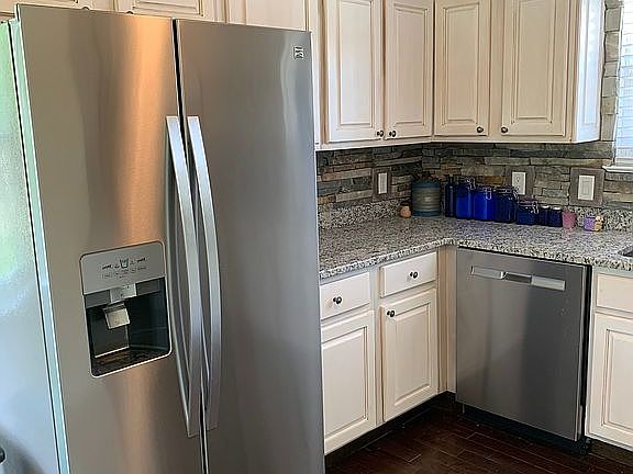 5th image of 8108 Gladys Ln
