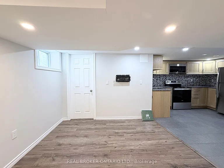 315 E 22nd St #BASEMENT — Photo 2