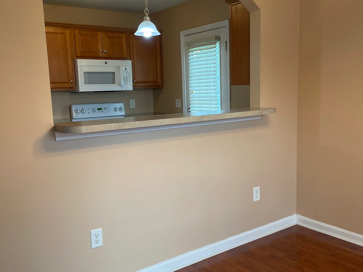 3 bed, 1080 sqft, $1,600 — Photo 3