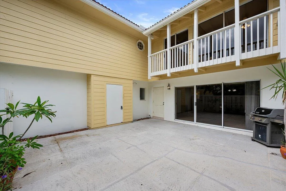 3 bed, 2.5 bath, 1620 sqft, $3,300 — Photo 2