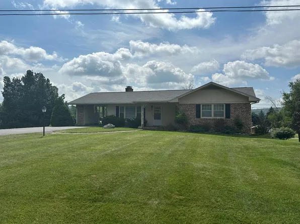 305 Edgewood Dr, Hillsville, VA 24343