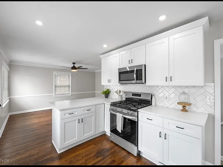 574 Huntmere Dr — Photo 16