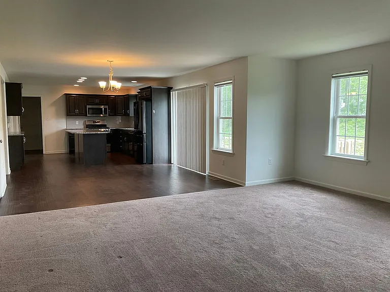 301 Reserve Ln — Photo 6
