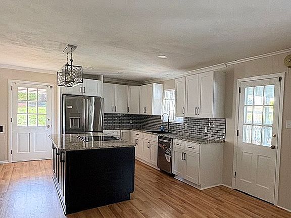 3rd image of 607 12th Ave NE
