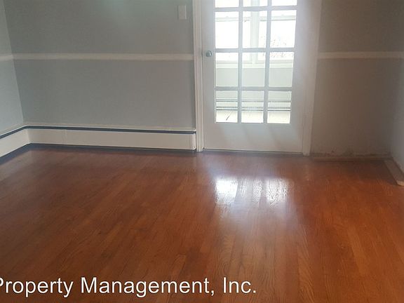 4th image of 126 Mount Royal Ave