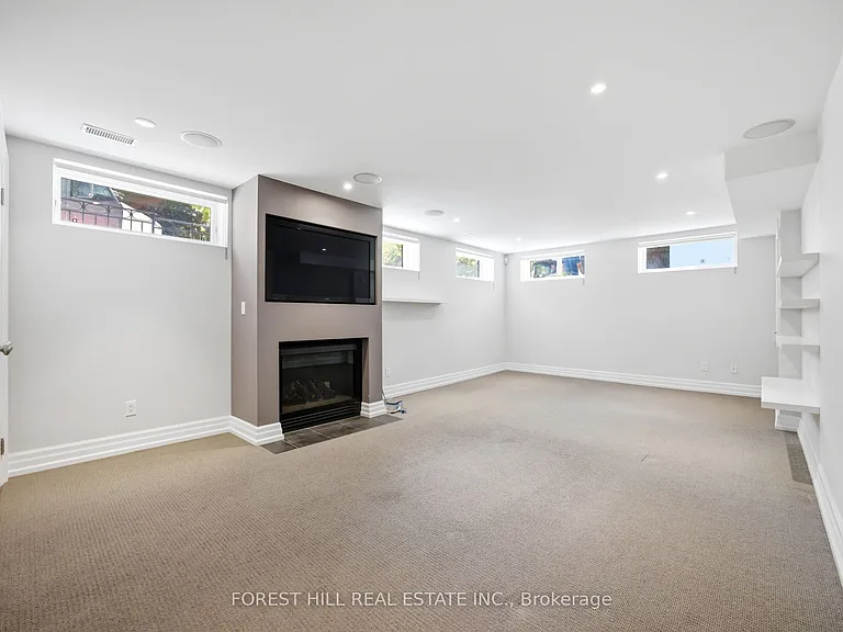 52 Shaftesbury Ave — Photo 35