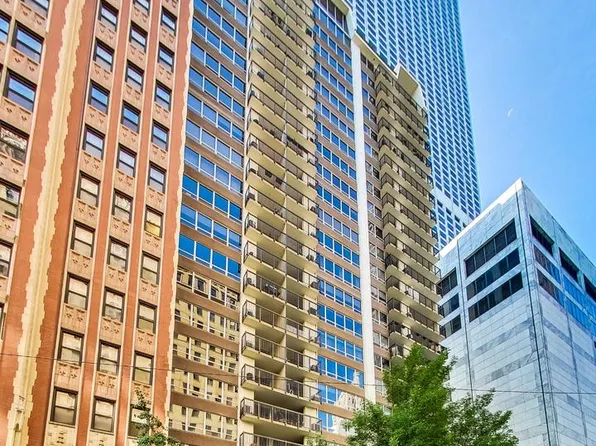 201 E Chestnut St APT 3A, Chicago, IL 60611