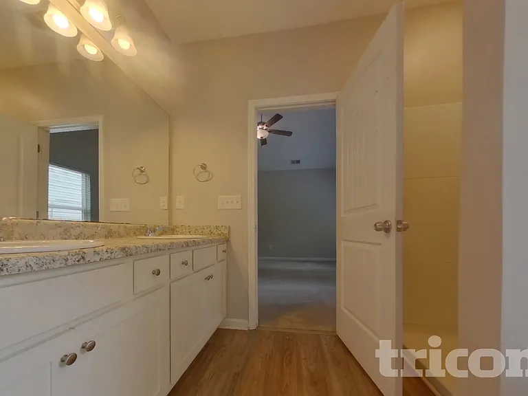 216 Stone Creek Ct — Photo 7