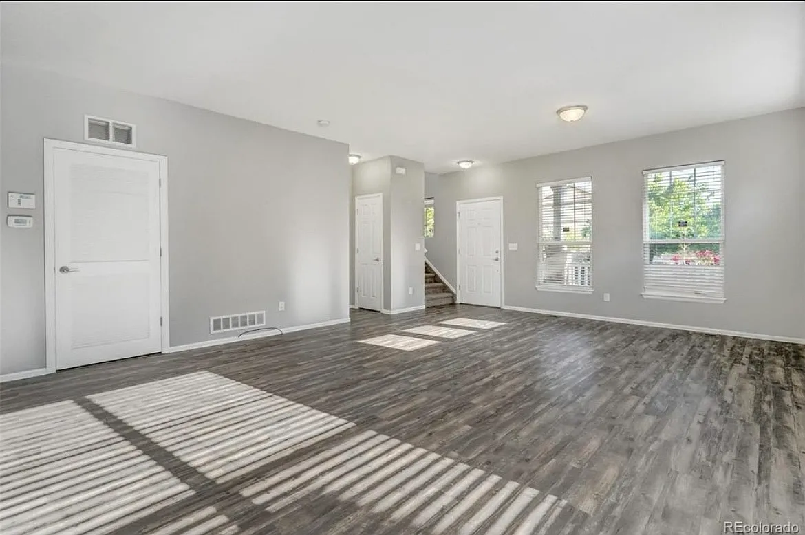 3 bed, 1870 sqft, $2,300 — Photo 2