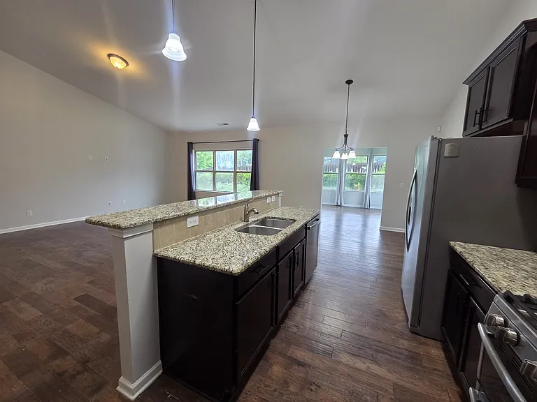 1301 Chimney Ridge Dr — Photo 3