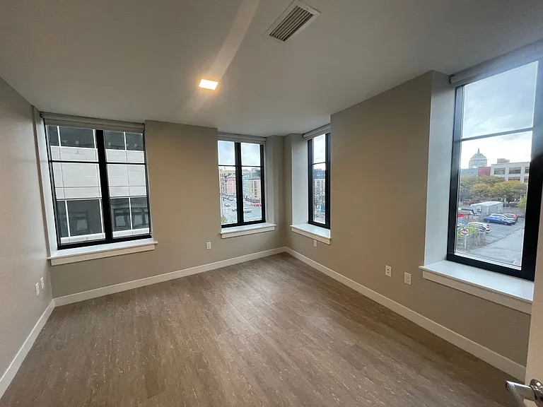 65 W Broad St — Photo 74