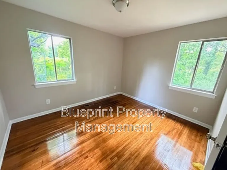 3736 Oak Ave SW — Photo 4