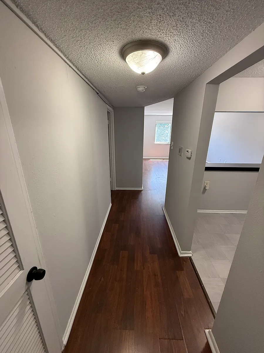 Building Photo - 4355 Maryland Ave #314