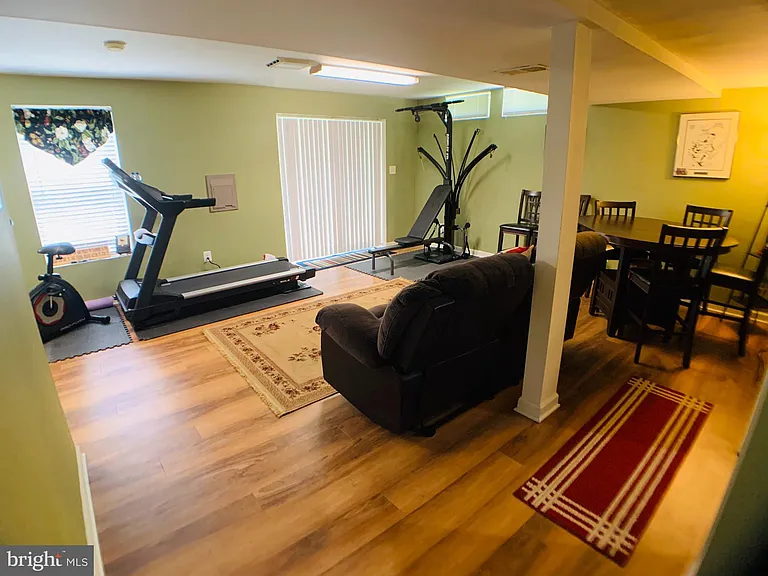 8604 Oak Chase Cir — Photo 44