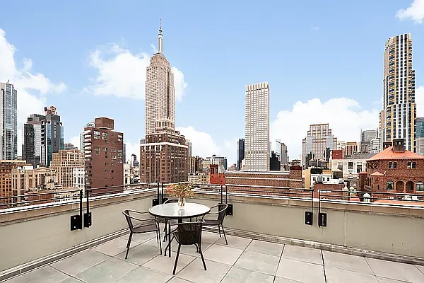 Sold by Compass | media 18