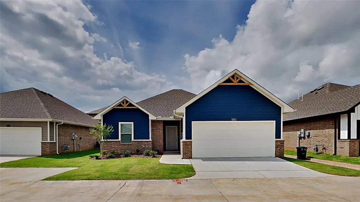 Building Photo - 6940 Labelle Dr