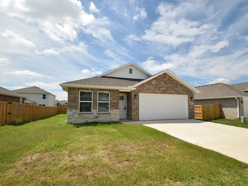 2071 Bluestem Dr