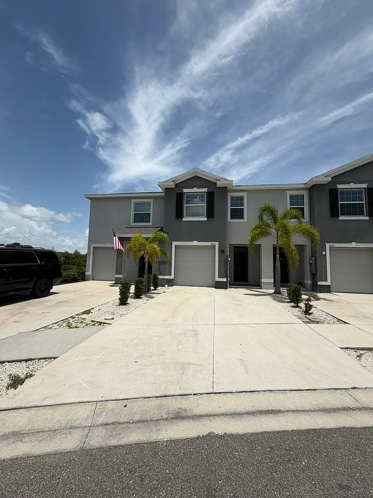 3 bed, 2.5 bath, 1724 sqft, $2,500 — Photo 1