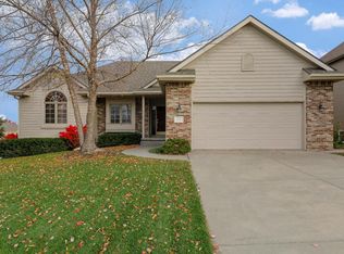 9000 Foxtail Dr, Lincoln, NE 68526