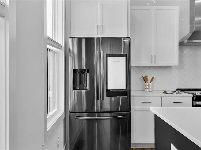 942 Spencer Ave — Photo 10