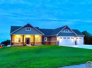 4055 Grassy Knoll Dr, Wamego, KS 66547