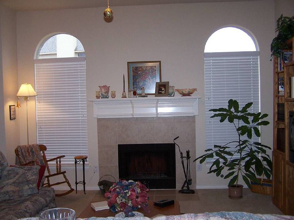 2nd image of 621 Hummingbird Ct