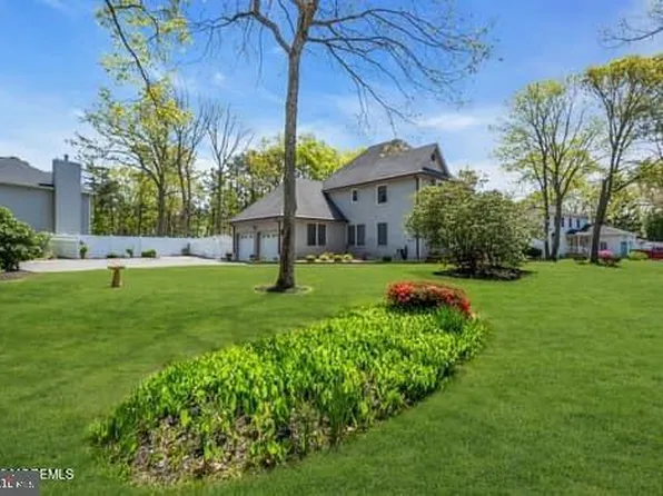 443 Stony Point Dr, Forked River, NJ 08731
