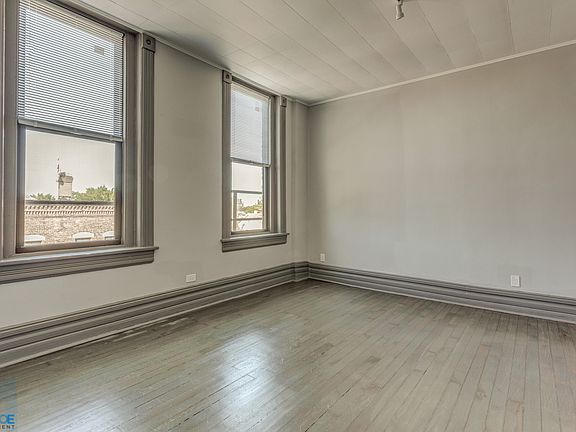 1659 West 21st Street Living Room Photo