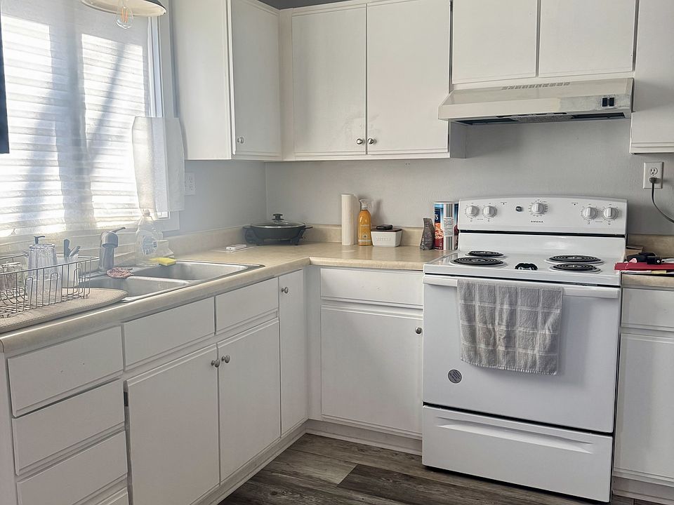 2nd image of 8217 Clinton St #B